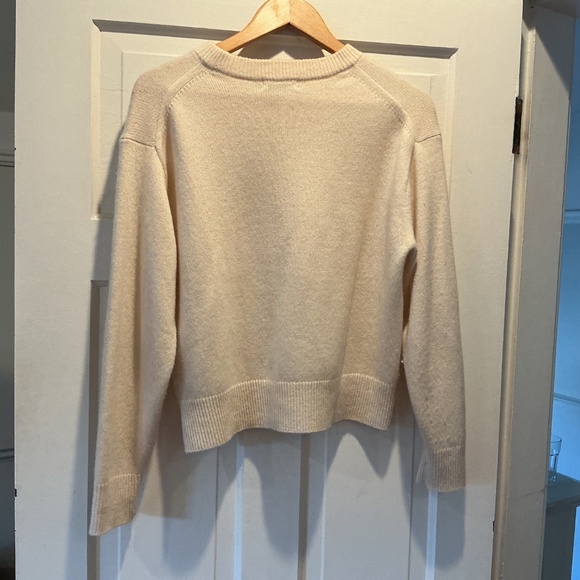 100% cashmere crew neck sweater aritzia - Picture 3 of 3